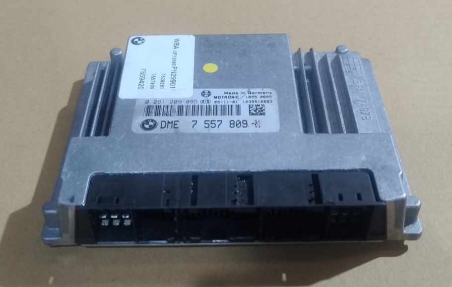 BMW E87 E90  N45 ENGINE DME BASIC COMPUTER CONTROL UNIT ECU 7557809
