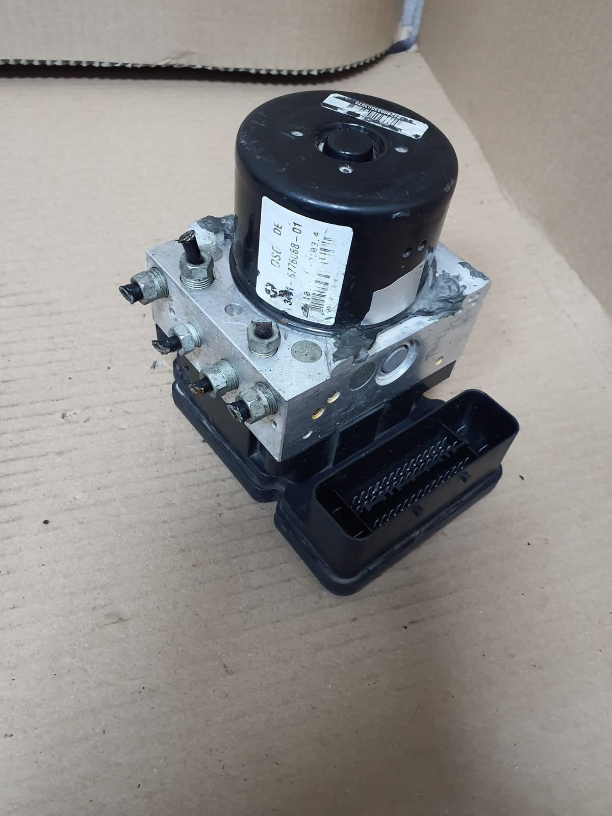 2005-2007 BMW 3 Series E90 E91 E92 E93 330i 335i 330d ABS Pump/Module 6776069