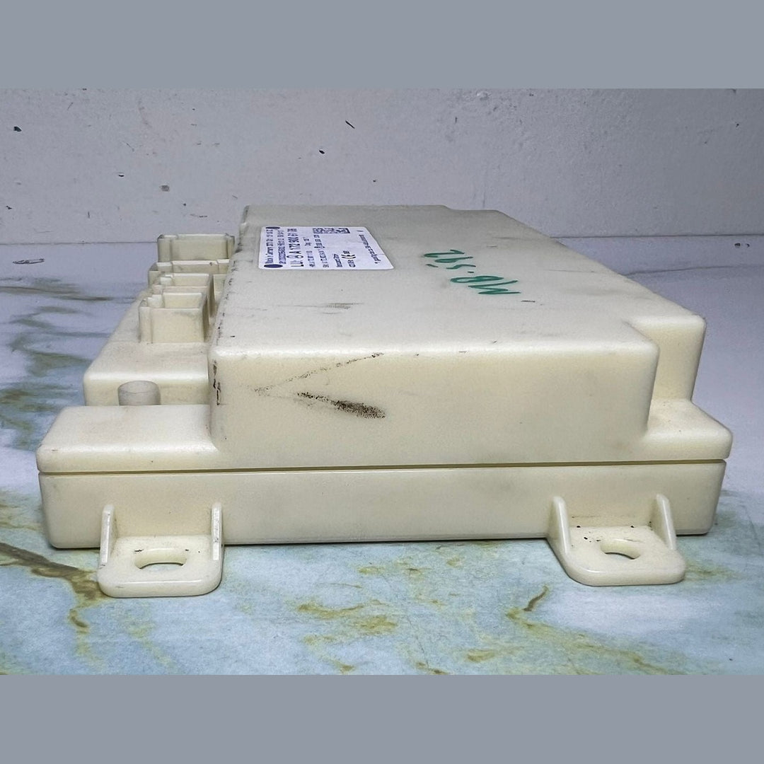 Mercedes W204 C-Class C350 C300 Keyless Go Entry Control Module A172 9006106 OEM