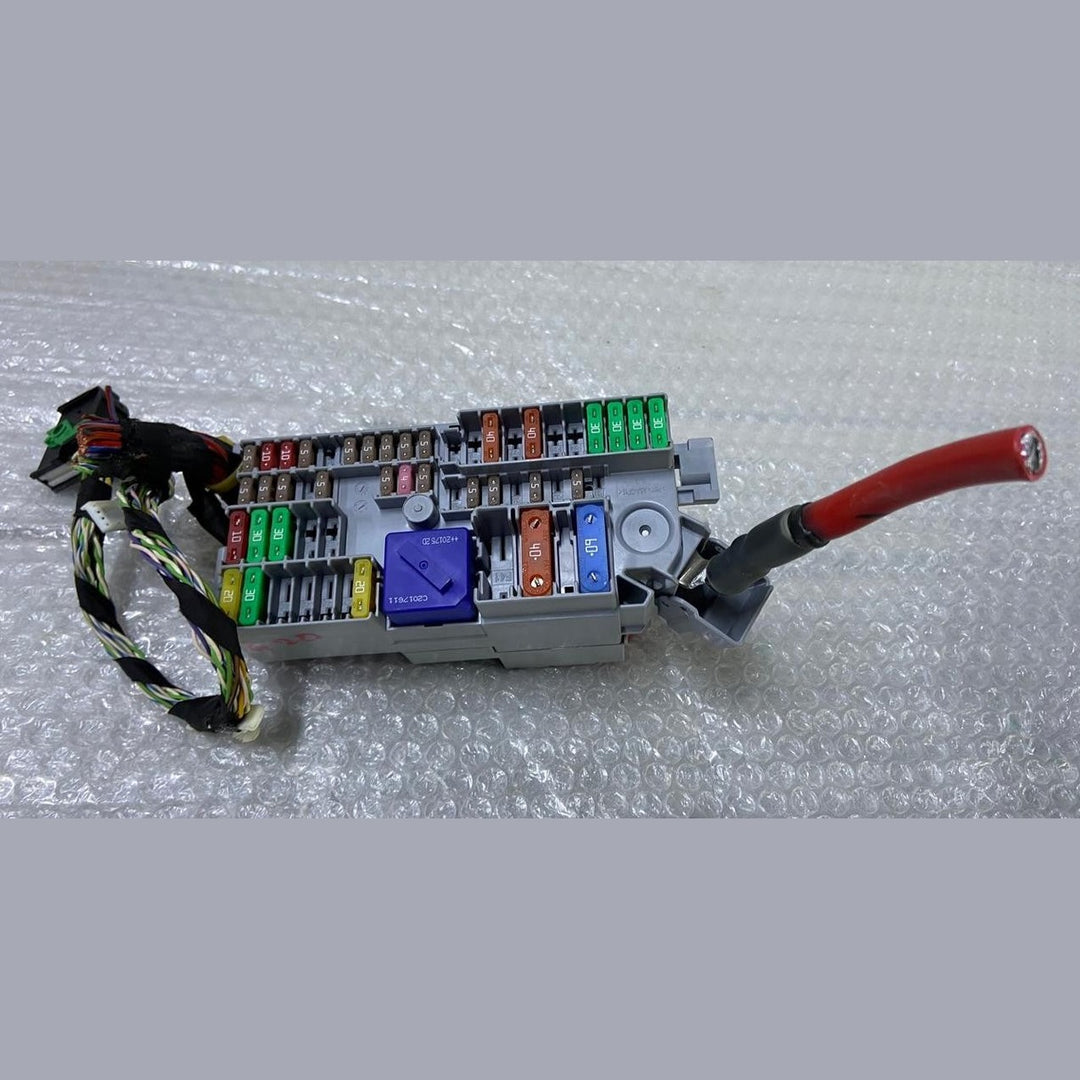 OEM BMW G20 X3 G01 Power Distribution Control Unit Module Front Fuse Box 6807487