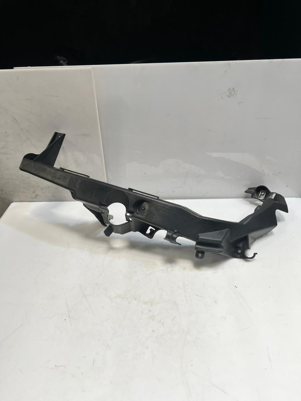 2006-2008 BMW 325i 3 Series E90 E91 Headlight Mounting Bracket LEFT 7116707 OEM