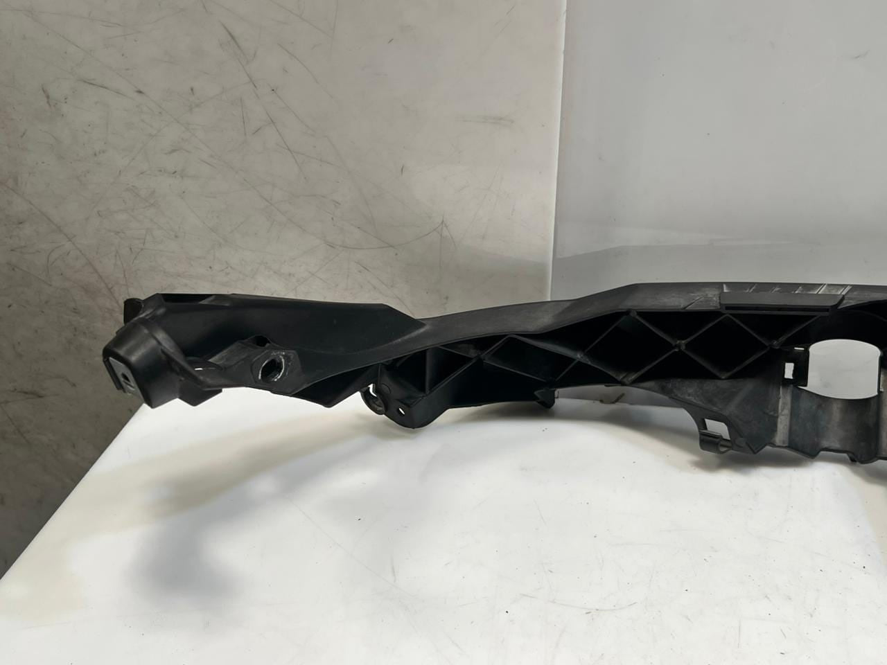 2006-2008 BMW 325i 3 Series E90 E91 Headlight Mounting Bracket LEFT 7116707 OEM