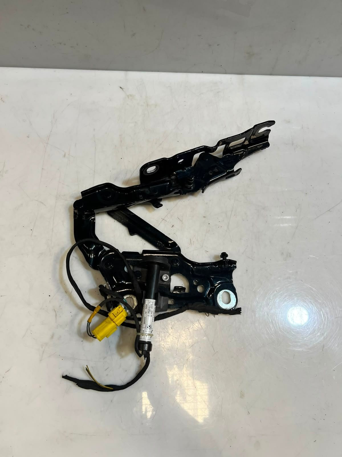 2018 BMW 7 5 Series G30 G31 ENGINE BONNET Hood Hinge PASSENGER SIDE 7347407 OEM