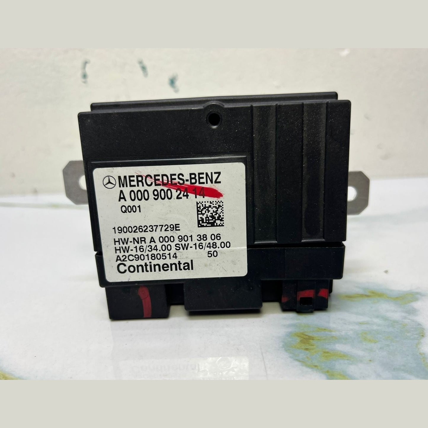Mercedes-Benz Fuel Pump Computer Control Module A 000 900 24 14 GLC350