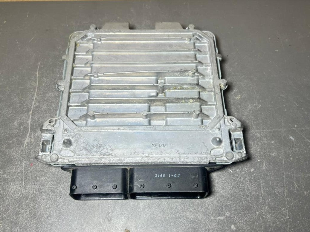 12-18 Mercedes W246 CLA GLA Engine Control Module Unit ECM ECU A270 9002100 OEM