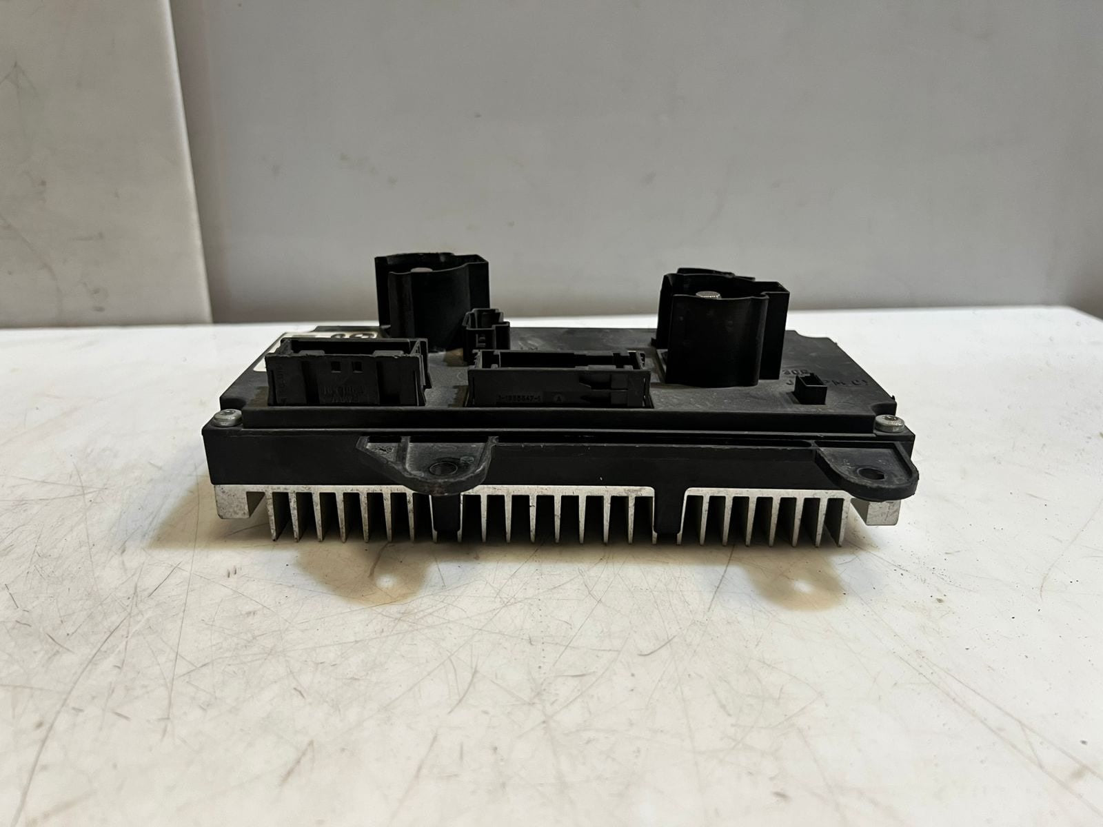 2006-2008 BMW 750i 7-Series E65 E66 Power Control Module UNIT 6957026 OEM