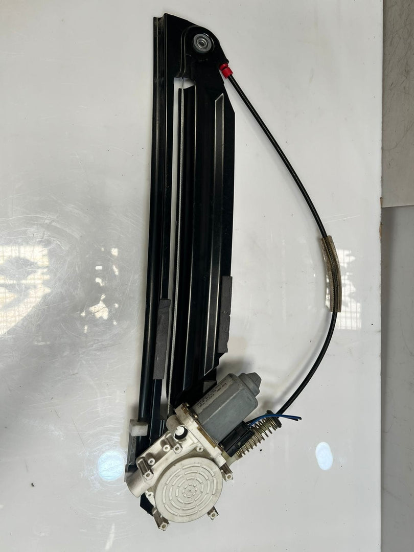 1999-2003 BMW M5 E39 5-Series 525I 528I Rear RIGHT Window Regulator 8252430