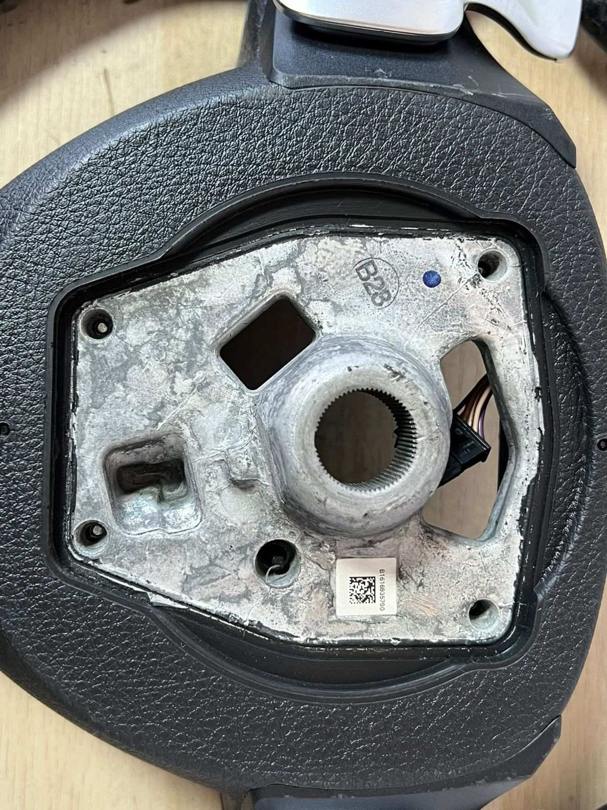 2012 BMW 528i Steering Wheel 6102240 F10 F07 F01 5 Series and 7 Ser
