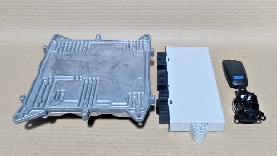 BMMW F10 N20  ENGINE CONTROL ECU UNIT SET DME + KEY  8626172