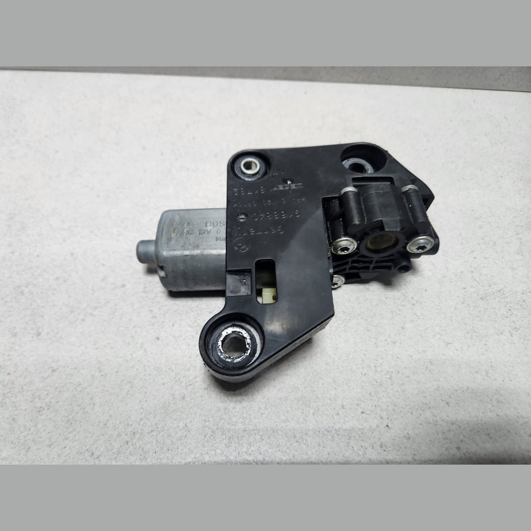 2010-2015 BMW 740i Actuator Sun Blind Shade Rear Right 9178670F01, F02, F04