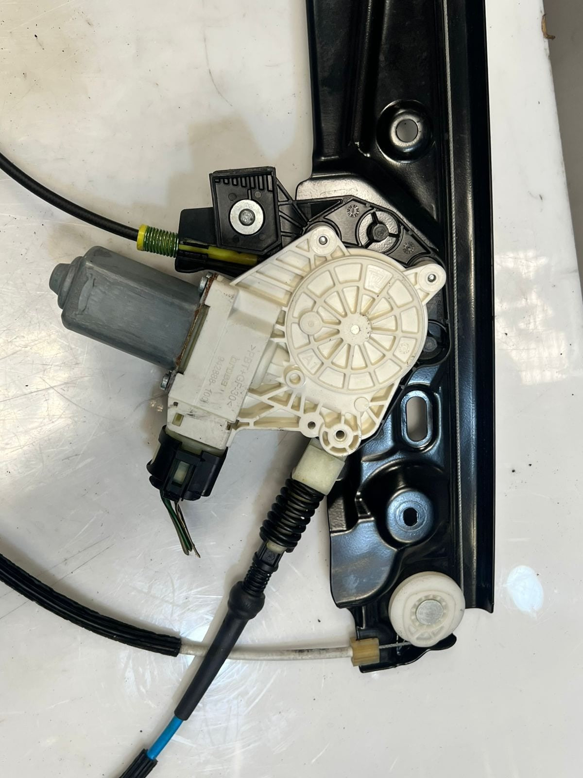 2010-2016 BMW 528i 5 Series F10 F11 Window Regulator Front Left 7182111 OEM