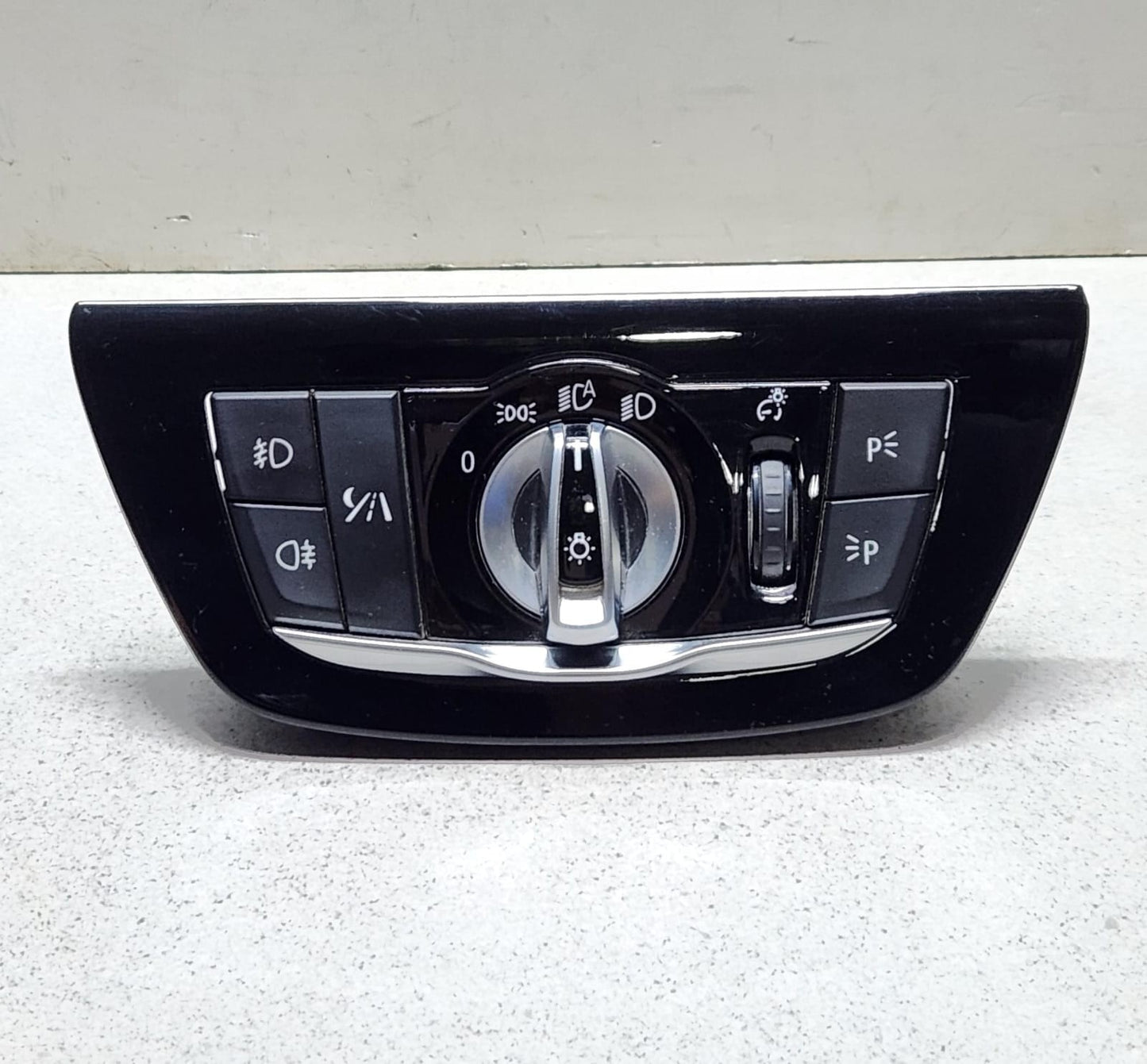 2017-2023 BMW 530i Headlight Switch Control Unit 9493738 5 Series G30 G31 G32 