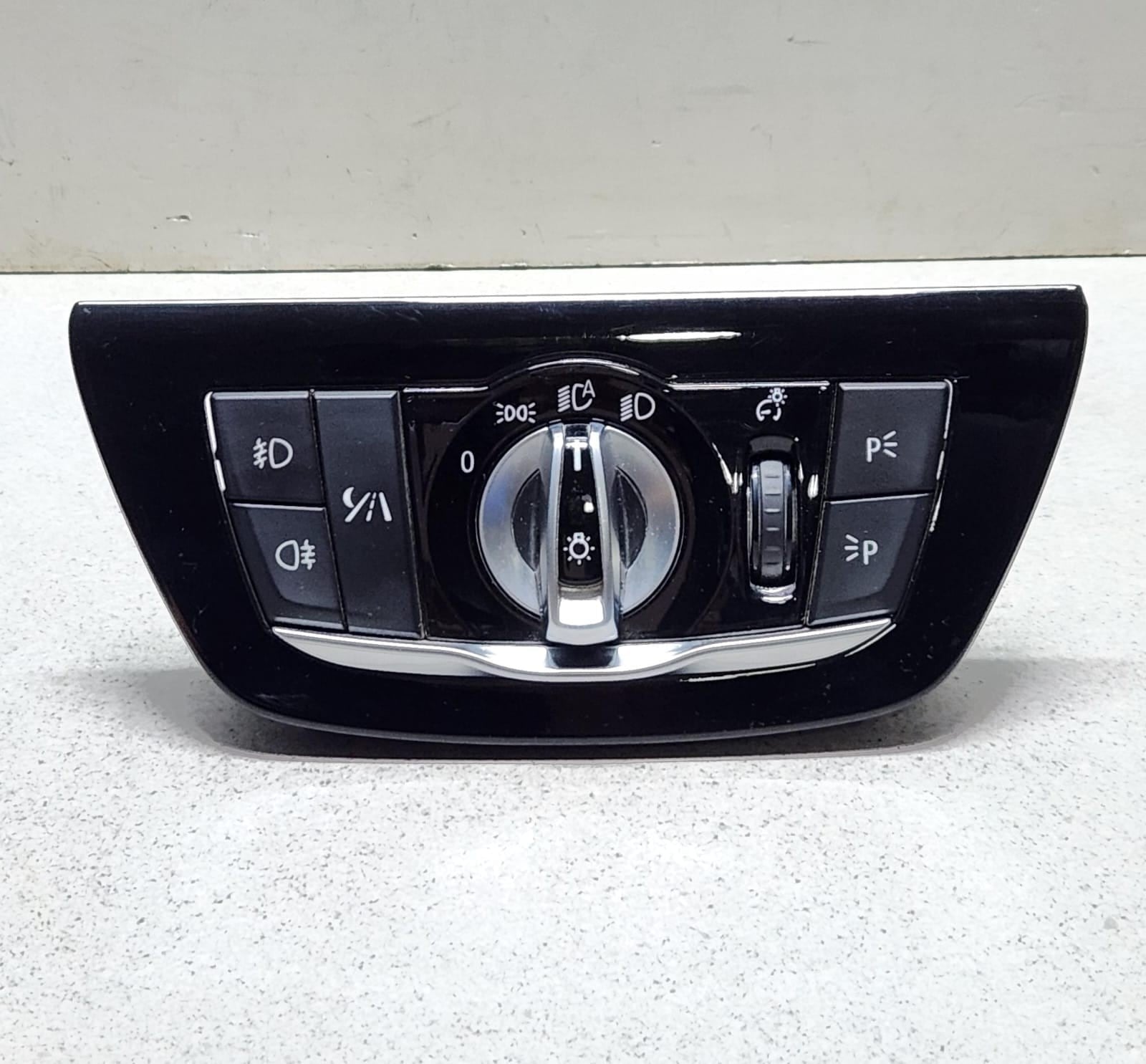 2017-2023 BMW 530i Headlight Switch Control Unit 9493738 5 Series G30 G31 G32 