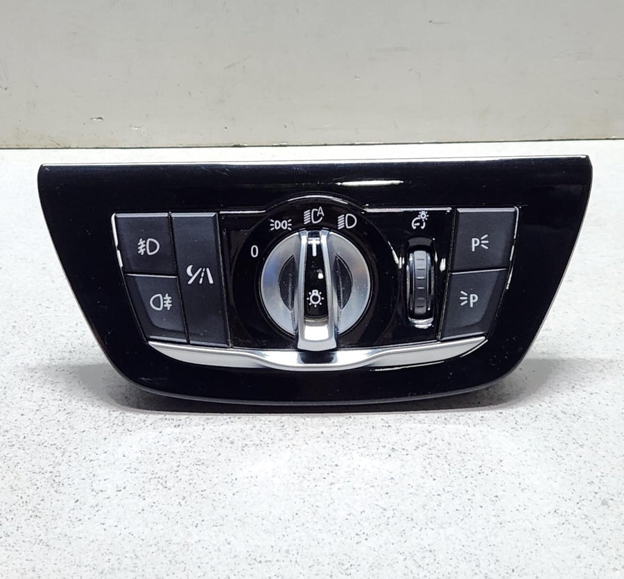 2017-2023 BMW 530i Headlight Switch Control Unit 9493738 5 Series G30 G31 G32
