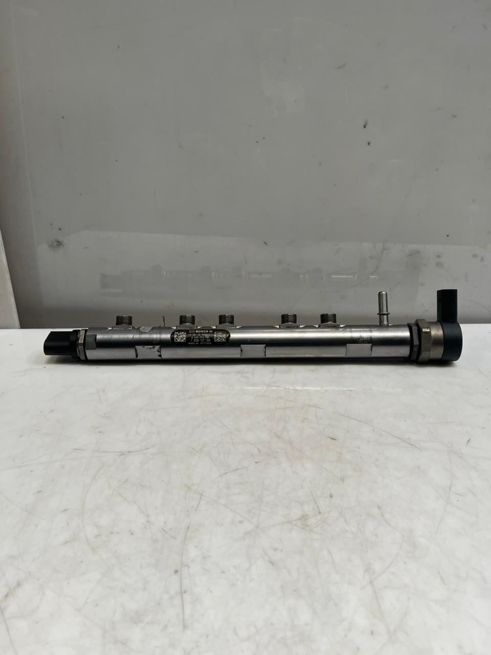 BMW 1' F10 F30 E90 E81 E87 N47 2.0L Fuel Injection Rail With Sensor 7809127 OEM