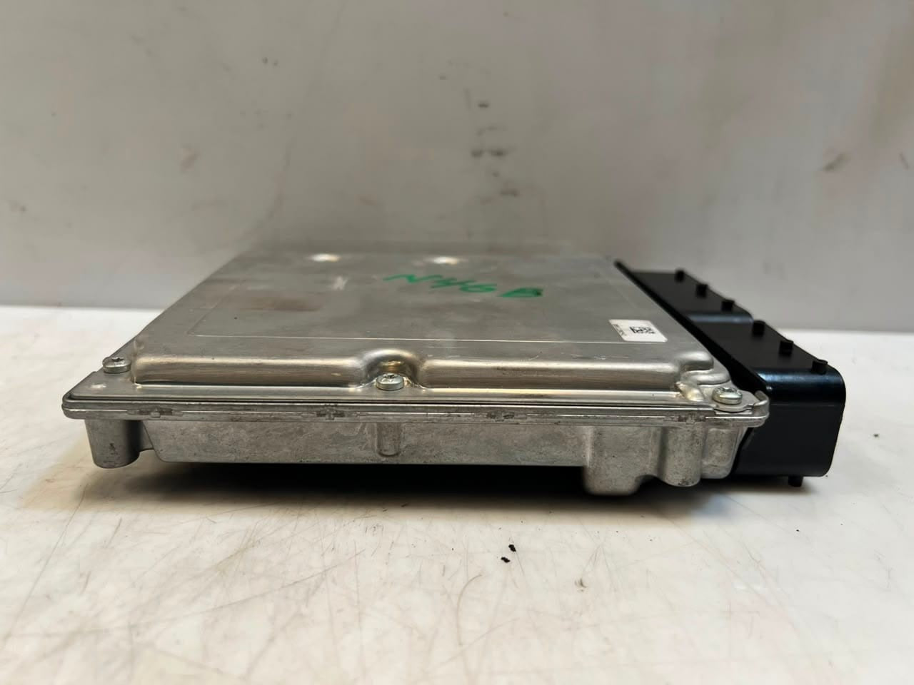 2007-2008 BMW 328i E90 E91 E92 E93 E87 118i Engine Control Unit ECU DME 7565300
