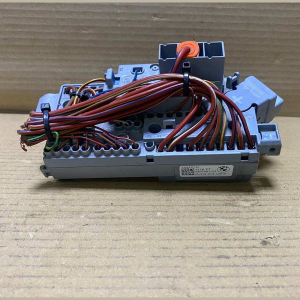 2019-2023 BMW 330i Front Power Distribution Fuse Box 6807487  G20,G01 X3, G05, G