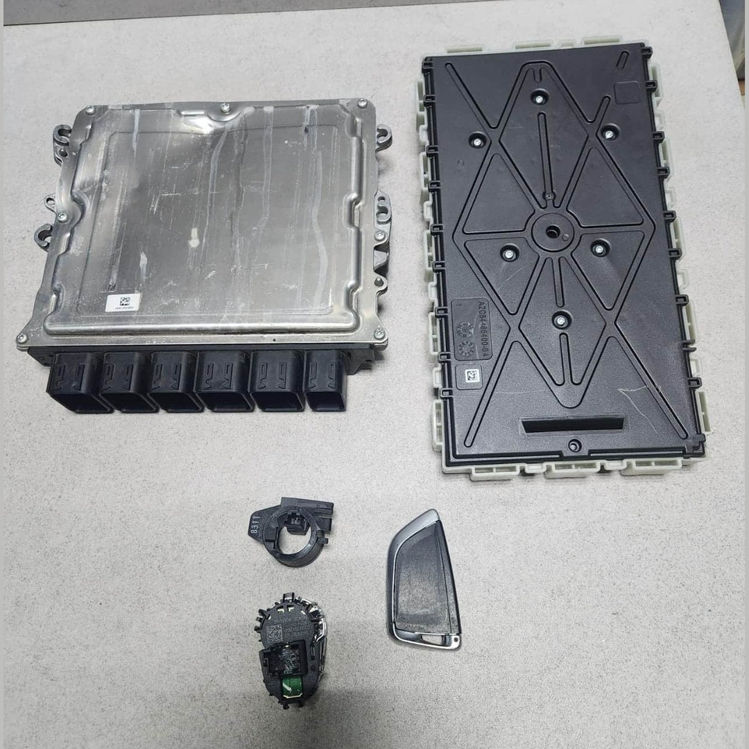2017 5 Series G30 BMW 530d Engine Control Unit 8479673 B57D30A RHD ECU SET