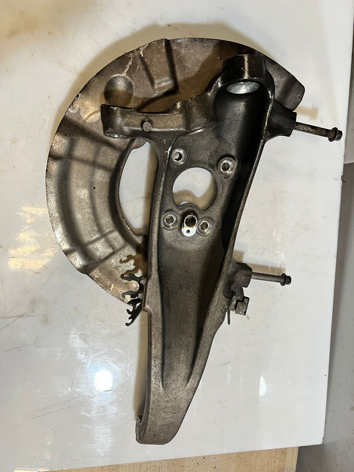 2011-2016 BMW M5 M6 F10 F12 F13 F06 Front LEFT Steering Knuckle 2284053 OEM