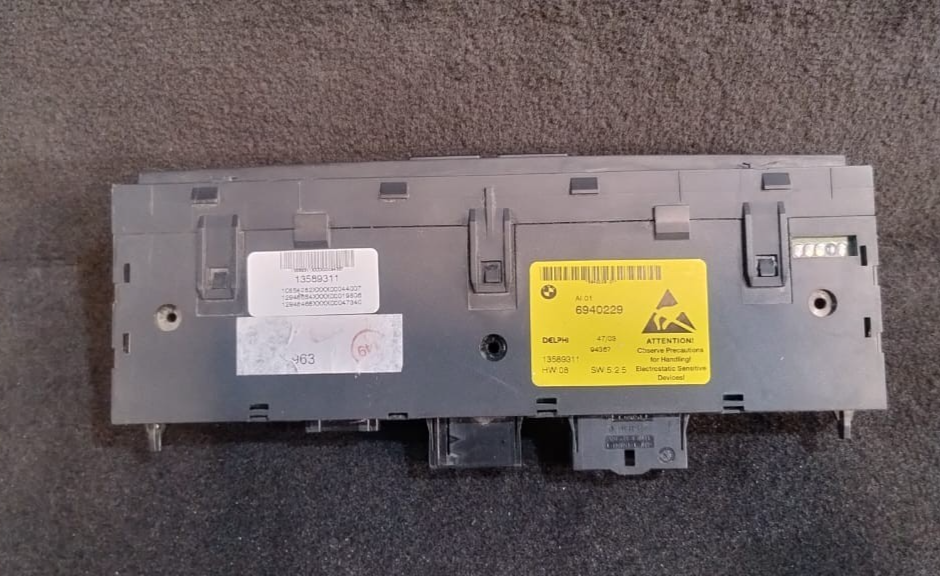 BMW E60 E61 CENTER CONSOLE DSC / PDC SWITCH MODULE BUTTON PANEL P/N 6940229