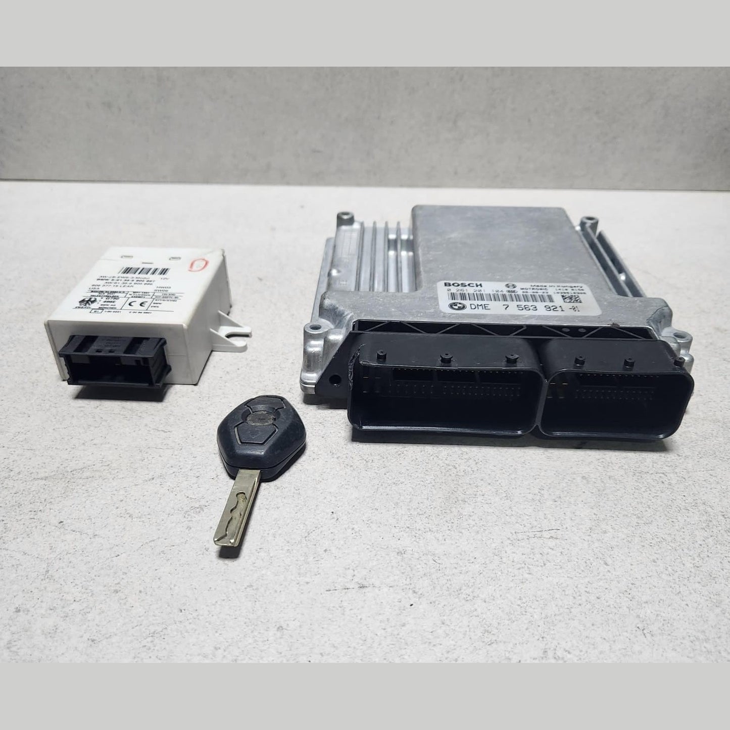 BMW N46 E46 Engine Control Unit DME ECU Set 7563921 OEM