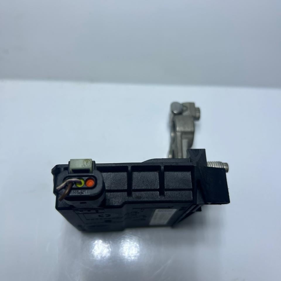 2016-2020 Mercedes-Benz C class -E class  Battery Current Limiter A0009061505