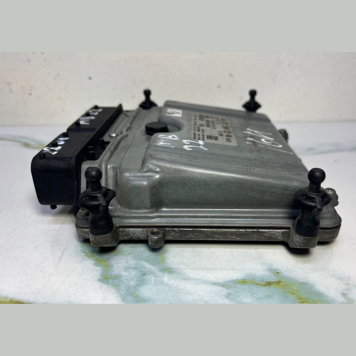 2010-2011 Mercedes-Benz ML350 Engine Control Module A2729002200 W164 ML350