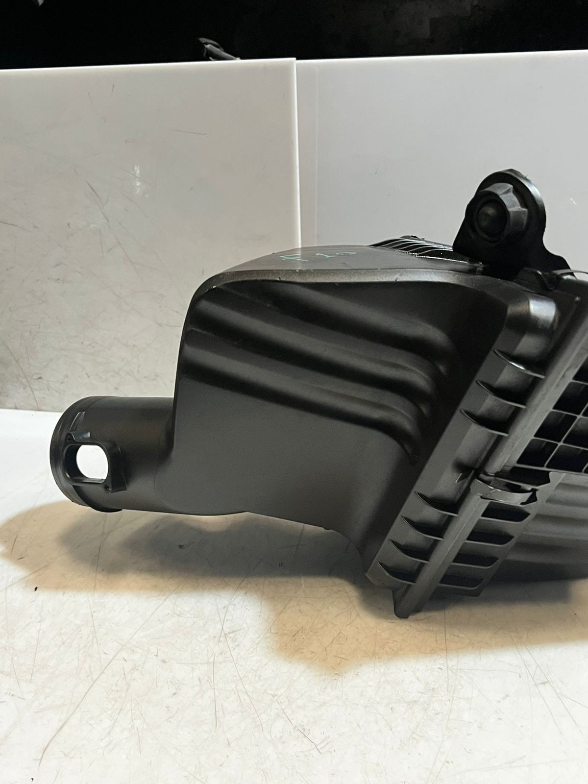 2010-2016 BMW 528i F10 N20 520I F11 F07 Air Intake Filter Box 7612014 OEM