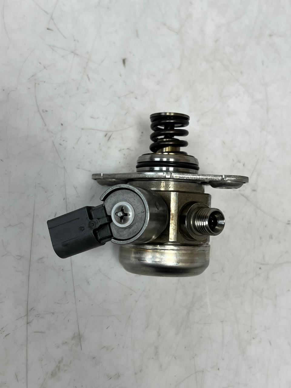 2014-18 BMW X5 550i 650i 750i 750Li X6 4.4L High Pressure Fuel Pump 7595339 OEM