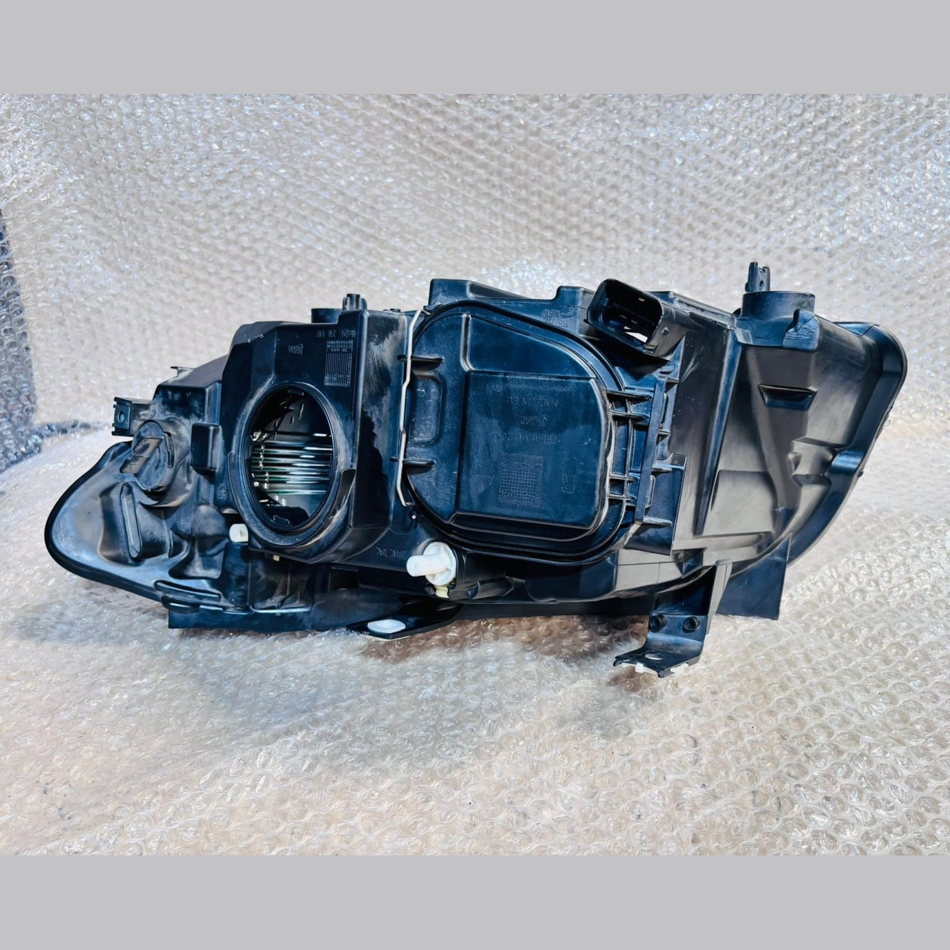 Bmw X1 E84 2009 to 2012 None Xenon Headlight Right side 8909350