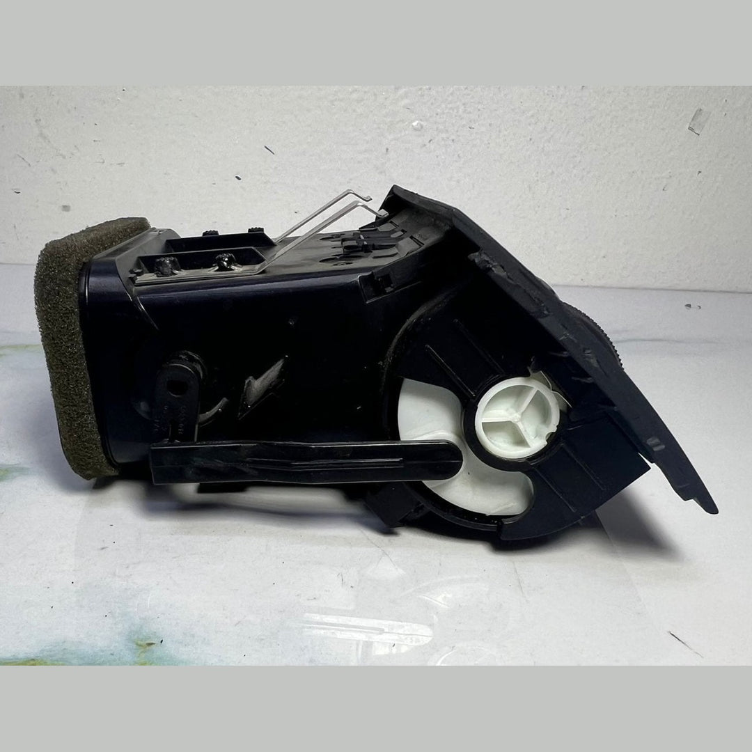 2010-2017 Mercedes-Benz C250 Dashboard Air Vent Grill A2048301254 W204 C-Class