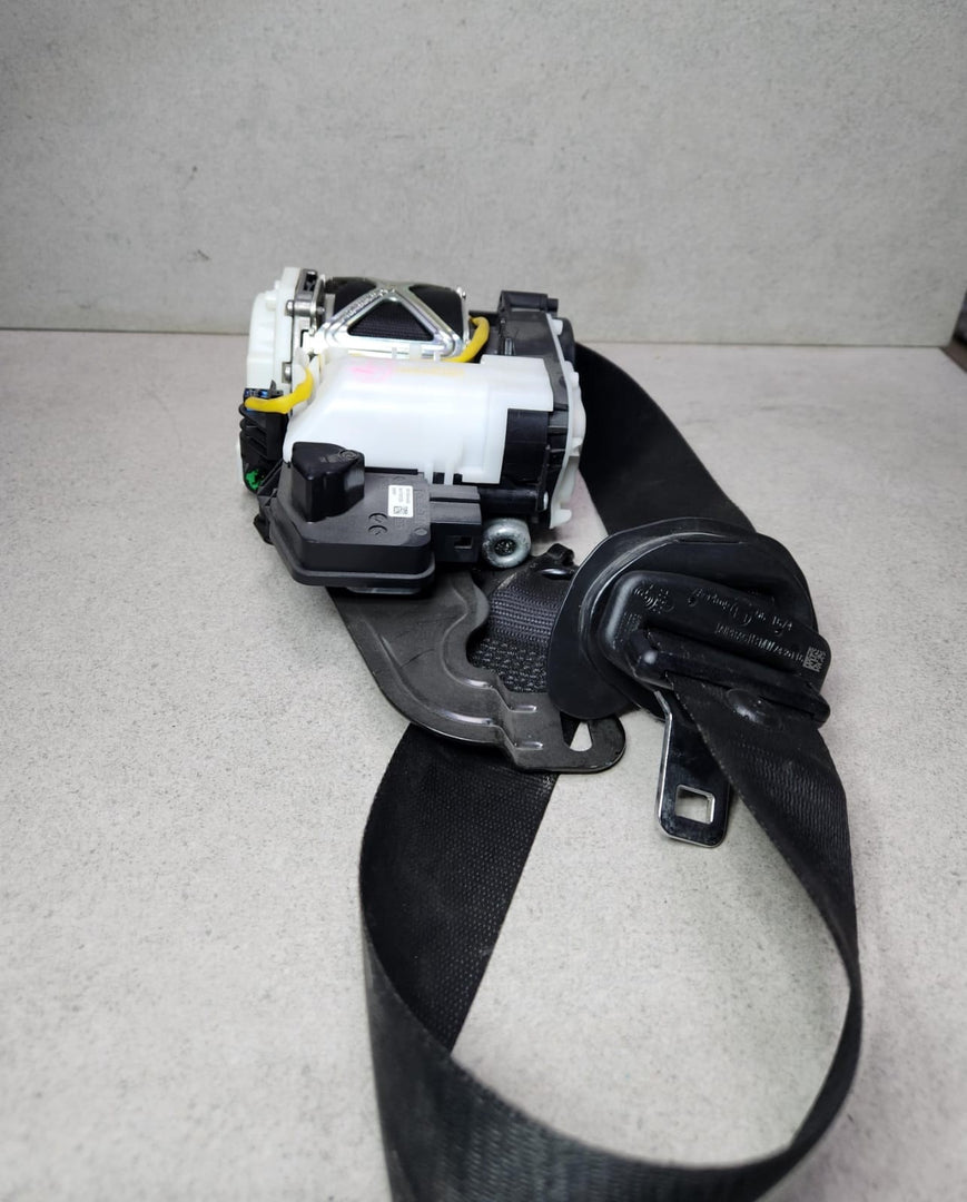 BMW 528 530 540 Front Right Seatbelt 34186687F 5 Series G30 528 and 530