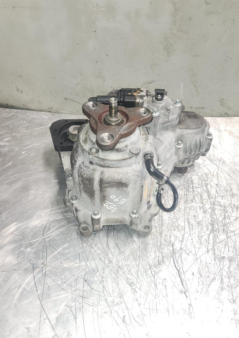 2007 BMW 328xi Transfer Case 7548666 E90 E92 E93 328xi and 335xi AWD model