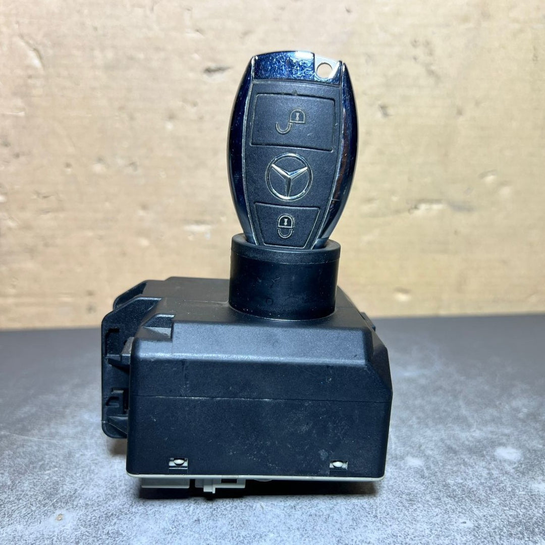 13-17 Mercedes W246 CLA  Ignition Switch Module Unit W/key FBS4 A246 9054702 OEM
