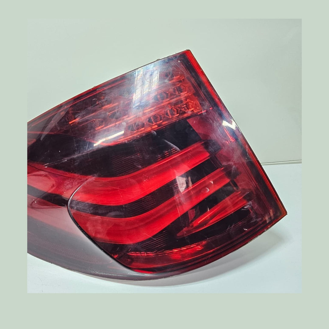OEM BMW 5 GT F07 Fender right Tail Light 7199642