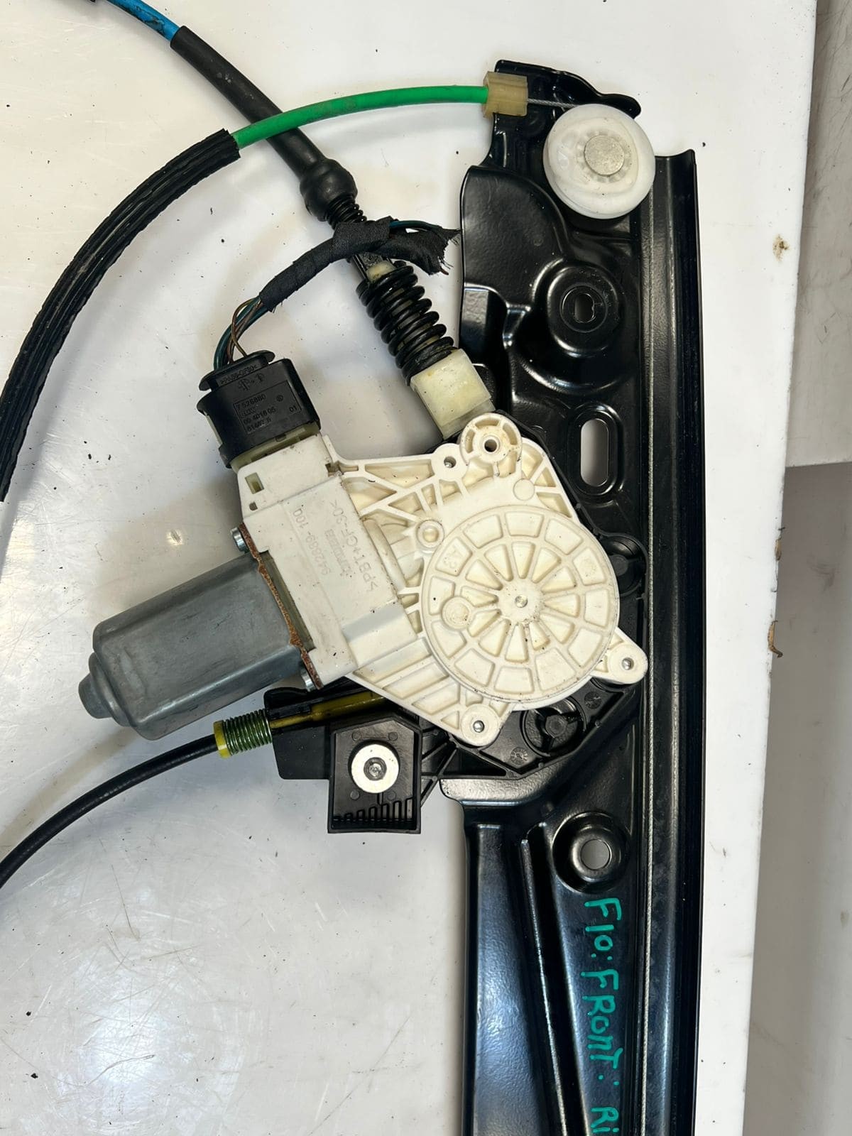 2014 BMW M5 F10 Front RIGHT Door Window Regulator With Motor 7182112 OEM