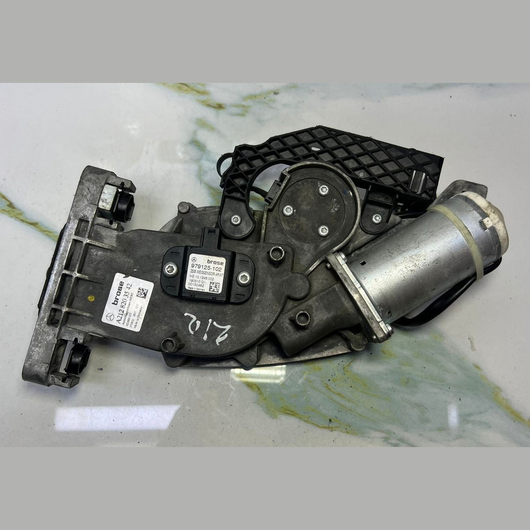Mercedes W204 GLK350 Power Tailgate Liftgate Motor Actuator A212 8203542 OEM