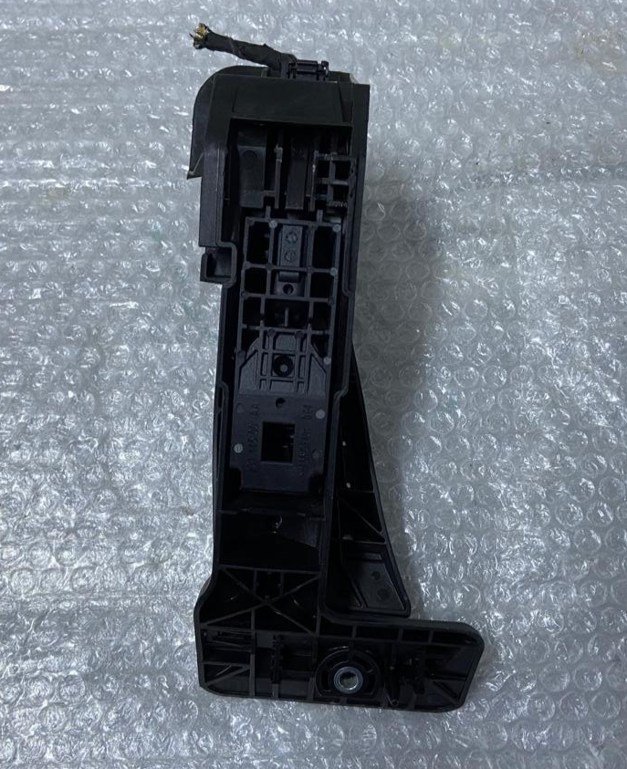 OEM BMW F44 G20 G21 G26 X3 G01 X4 ACCELERATOR PEDAL THROTTLE PEDAL GAS- 6889820