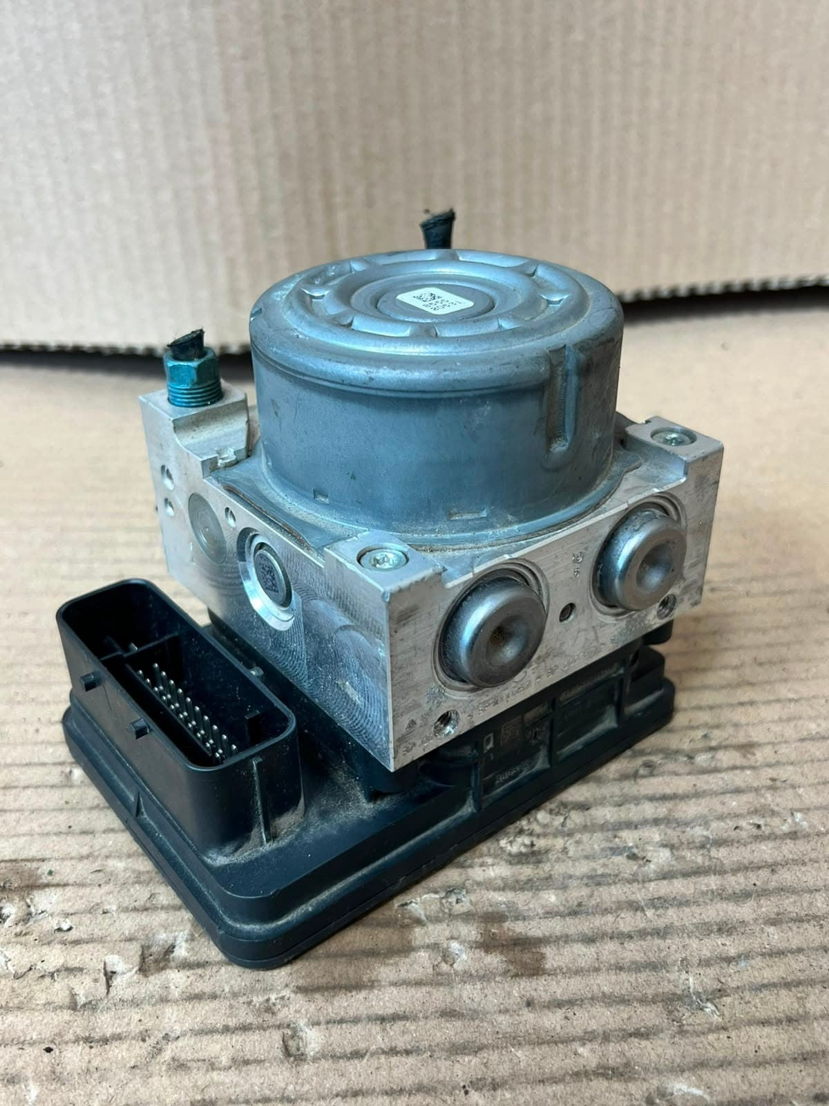 2014 BMW 3 Series F20 F30 F31 328i ABS Pump Module 6858953 OEM