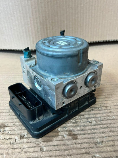 2014 BMW 3 Series F20 F30 F31 328i ABS Pump Module 6858953 OEM