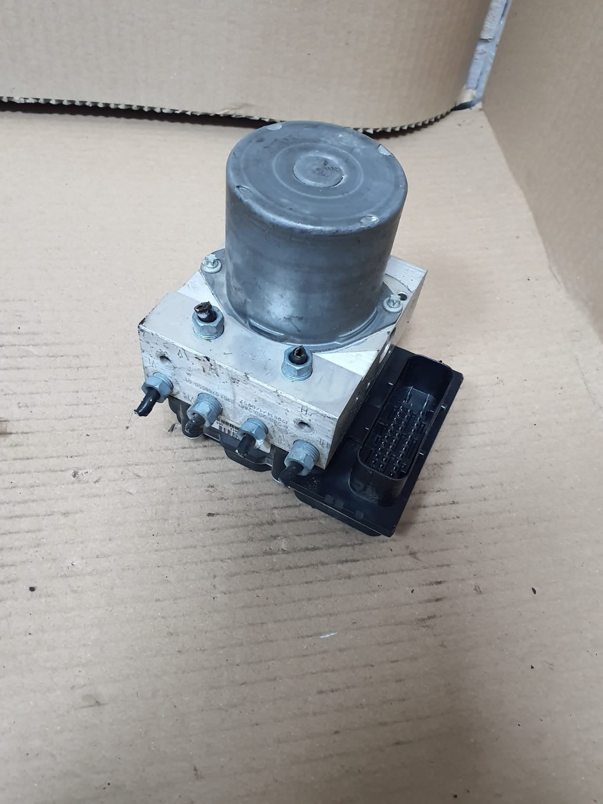 2010-2015 BMW X1 E84 ABS Hydraulic Brake Pump Control Module 6860214 OEM