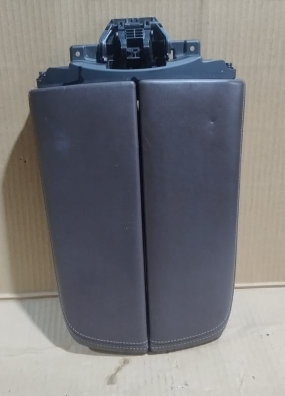 BMW G11 G12 STORAGE COMPARTMENT COVER P/N B314963