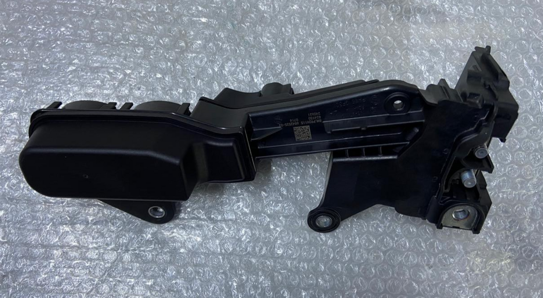 OEM BMW 4 SERIES G22 G23 G26 BATTERY JUMP START TERMINAL BOX TRIM-  6842525