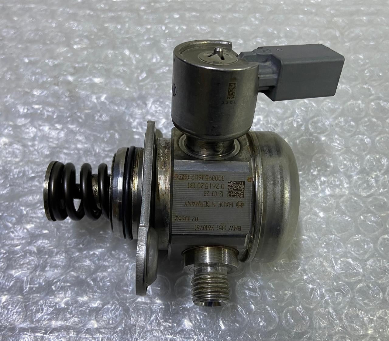 OEM BMW F20 F22 F11 Petrol N55 High Pressure Fuel Injection Pump 7610761 BOSCH