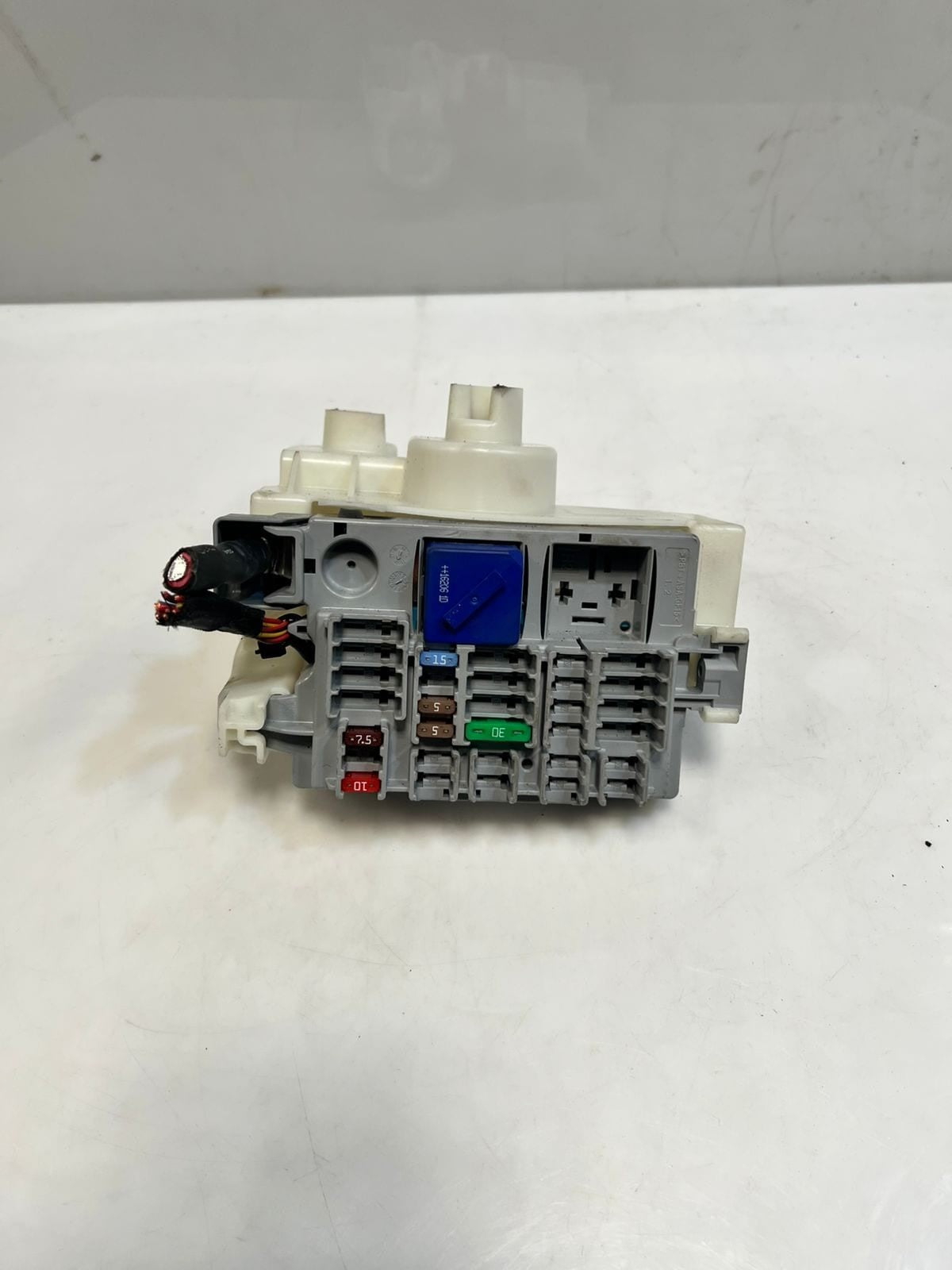 BMW 330i G20 G21 G30 G31 G11 FRONT LEFT SIDE POWER DISTRIBUTION Fuse Box 9350314