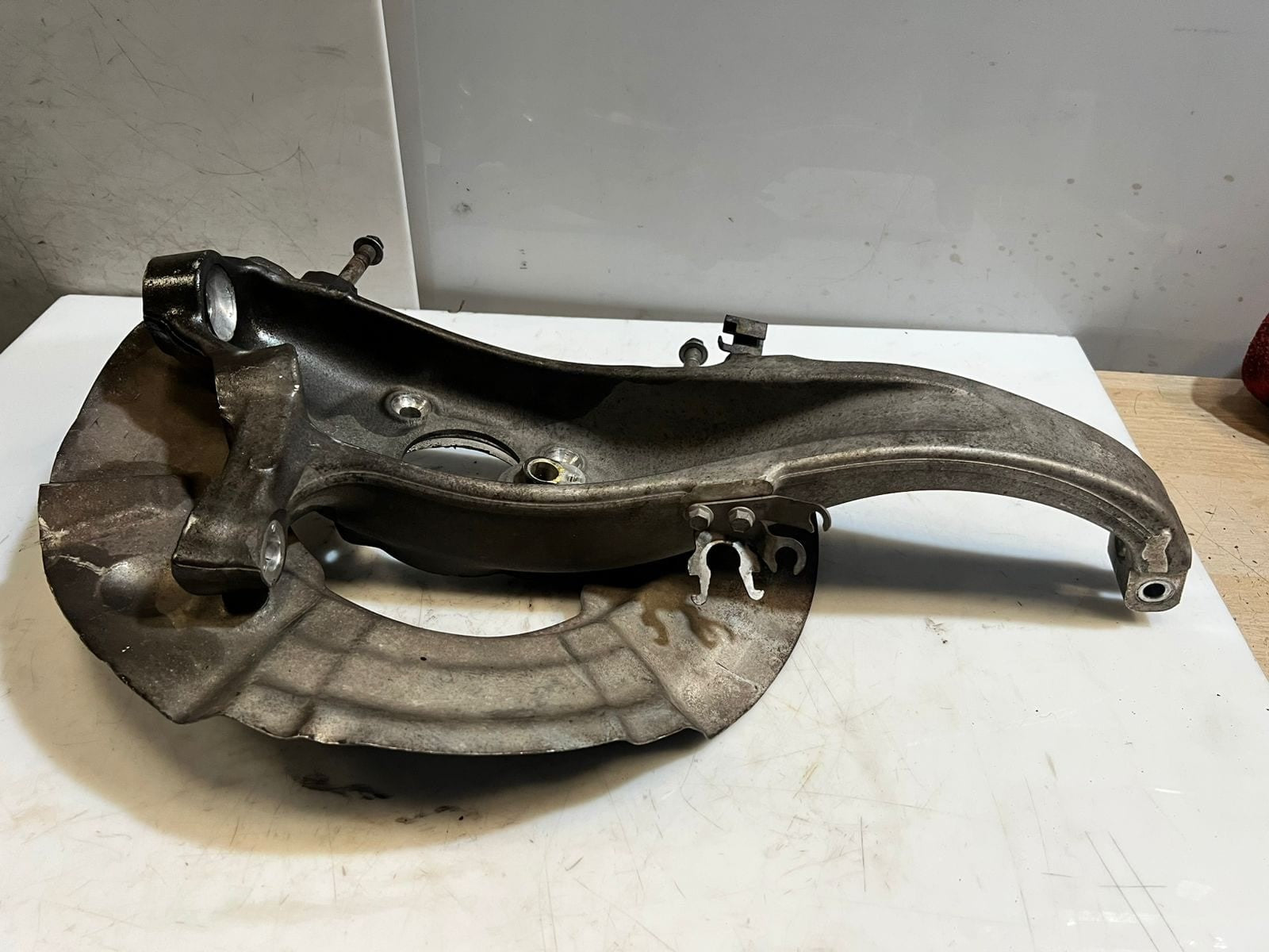 2011-2016 BMW M5 M6 F10 F12 F13 F06 Front LEFT Steering Knuckle 2284053 OEM