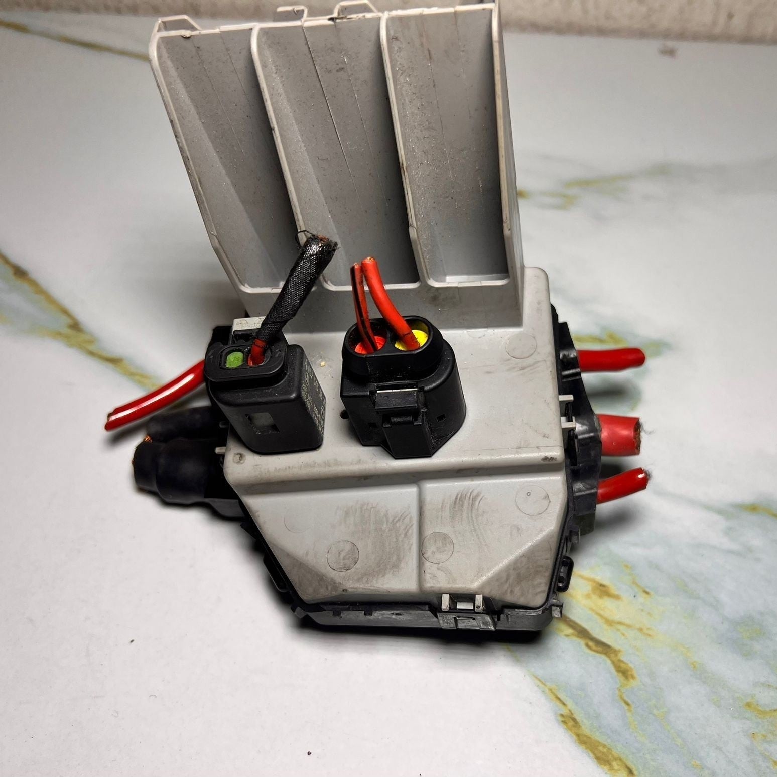 Mercedes-Benz W221 S-Class Fuse Box A 221 540 68 50 S600