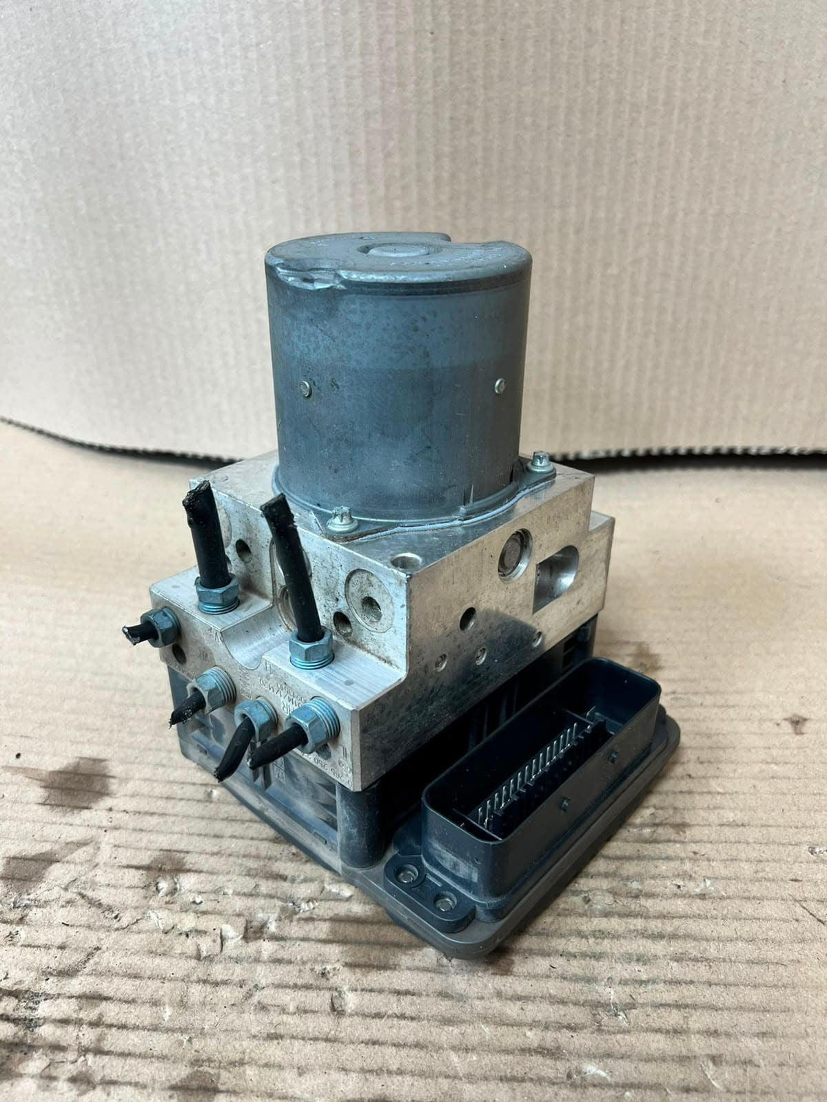 2011-2012 BMW 5-Series F07, F10, and F11 528i ABS Control Module 6799515 OEM