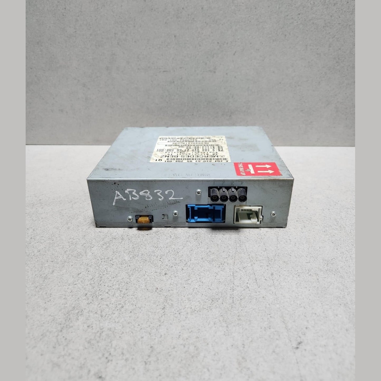 2010-2011 Mercedes-Benz C250 Tv Tuner A2048205285 W204 C-Class C250 and C63 AMG