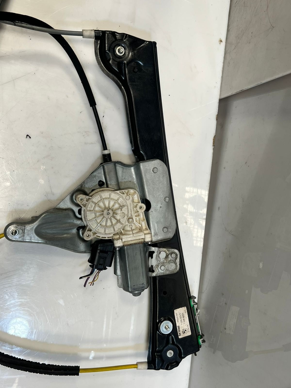 BMW 6 Series E63 E64 Front Door Window Regulator With Motor Front Left 7008623